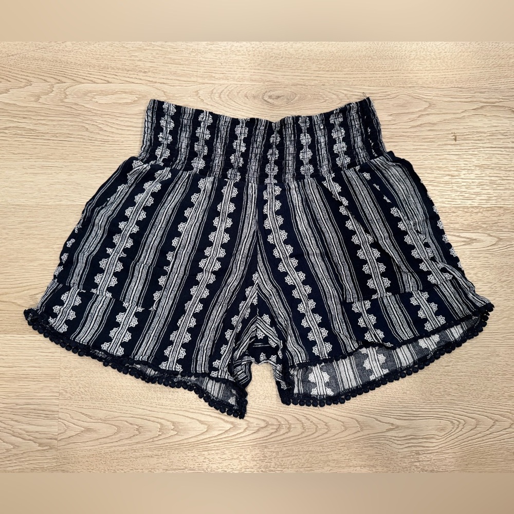 Three Dots Women’s Medium Striped High Waisted Elastic Waistband Pull On Shorts